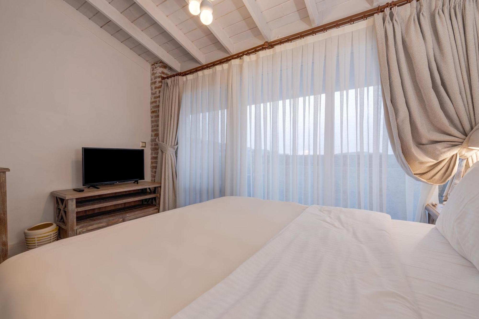 Navalia Hotel Foça Ngoại thất bức ảnh